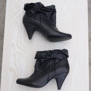 Steve Madden Goth Soft Leather Heeled Bow Boots